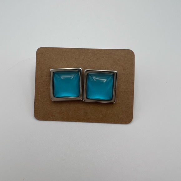 Classic Edgy  Square Stud Earrings - Stylish Retro Small Earring Set - Picture 9 of 14